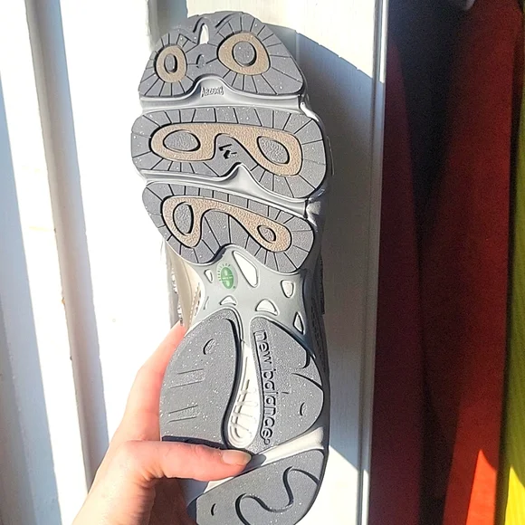 New Balance 1000 Beige And White, Mens 9.5 - Picture 4 of 8